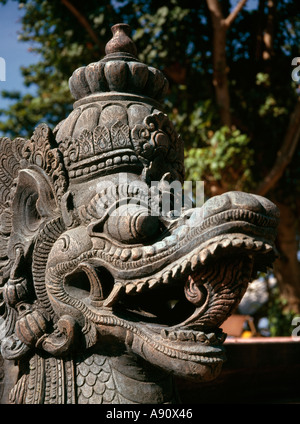 Indonesien-Bali-Kuta Drachen Kopf Tempel Skulptur Stockfoto