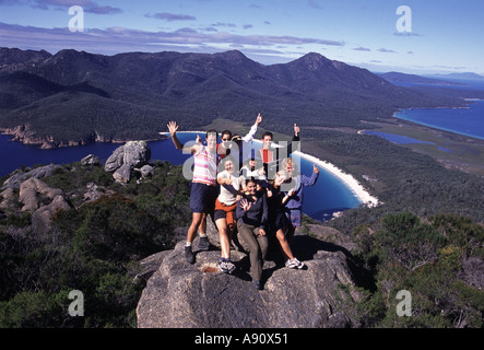 Gruppe von Wanderern auf Hügel in Tasmanien Stockfoto