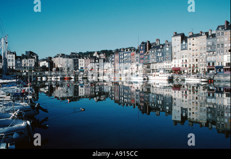 Am alten Hafen von Honfleur in der Normandie Frankreich Stockfoto