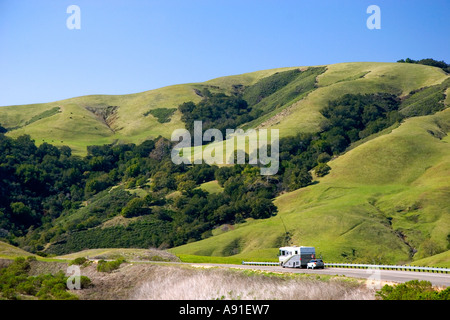 Wohnmobil unterwegs California Highway 22 in der Nähe von San Louis Obispo, Kalifornien, USA. Stockfoto