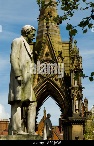 Statue von Oliver Heywood In Albert Square Manchester UK Stockfoto