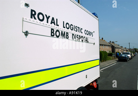 Royal Logistic Corp Bombe Abgang im Kader einer britischen Wohnstraße Stockfoto