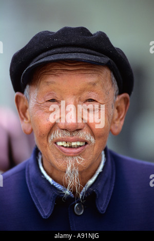 Porträt eines älteren chinesischen Mannes in der Nähe von Dali, Provinz Yunnan, China Stockfoto
