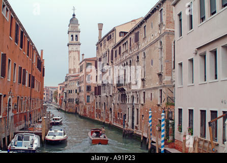 Der geneigte Turm von San Giorgio Degli Greci in Venedig-Der Schiefe Turm von San Giorgio Degli Greci in Venedig Stockfoto