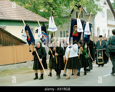 Trauerzug in ländlichen Rumänien Stockfoto