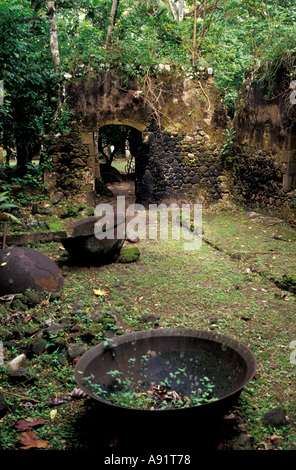 Karibik, BWI, St. Lucia, Französisch Mill Ruinen am Anse Mamin, Anse Chastenet. Stockfoto