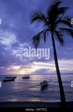 Karibik, St. Lucia, Soufriere, Anse Chastenet Strand bei Sonnenuntergang. Stockfoto