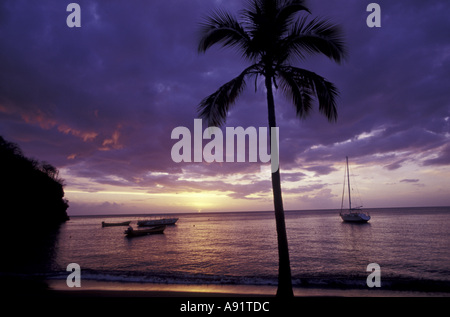 Karibik, St. Lucia, Soufriere, Anse Chastenet Strand bei Sonnenuntergang. Stockfoto