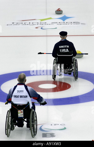 Team GBR-skipper Frank Duffy und Wes Smith aus den USA warten in der Zielzone Stockfoto