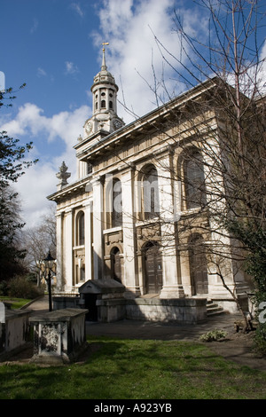 Blick auf Nicholas Hawksmoors St Alfege Kirche in Greenwich, London, England, Europa. Stockfoto