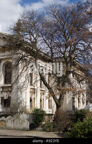 Blick auf Nicholas Hawksmoors St Alfege Kirche in Greenwich, London, England, Europa. Stockfoto