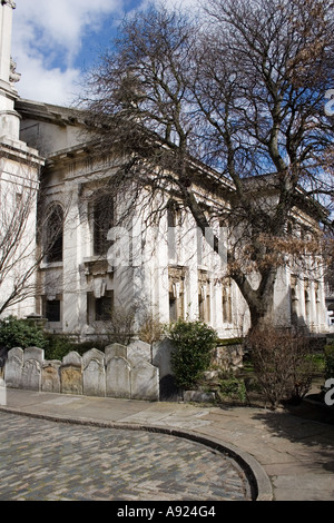 Blick auf Nicholas Hawksmoors St Alfege Kirche in Greenwich, London, England, Europa. Stockfoto