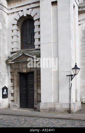 Hintertür des St Alfege Kirche in Greenwich, England, Europa. Stockfoto