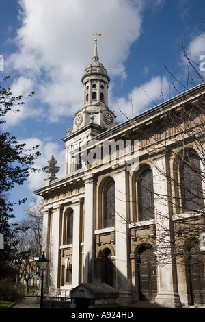 Teil auf die Seite der Nicholas Hawksmoors St Alfege Church in Greenwich, London, England. Stockfoto