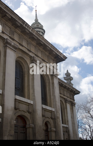 Teil Blick auf die Rückseite der Nicholas Hawksmoors St Alfege Church in Greenwich, London, England. Stockfoto
