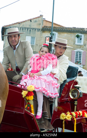 Arles Frankreich, Ostern, Feria, Stierkampffest, andalusische Parade in der Altstadt, französische Familie, verkleidet, Kostüme, Reiten Stockfoto