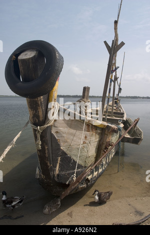 Traditionellen ghanaischen Fischerboot auf Volta River Ghana Westafrika Stockfoto