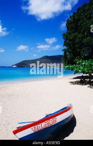 Bunte Grafik Boot Princess Margaret Beach in Bequia Grenadinen Stockfoto