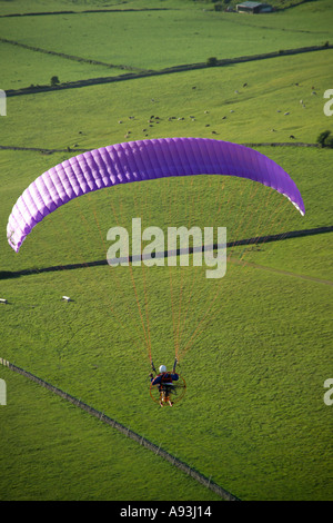 Motorisierten Gleitschirm Motorschirm über Somerset Levels UK Stockfoto