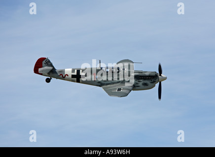 G BWUE Hispano HA 1112 MIL C4K 102 Buchon Breighton 2006 gemalt, einen zweiten Weltkrieg Messerschmitt Bf109G 2 vertreten Stockfoto