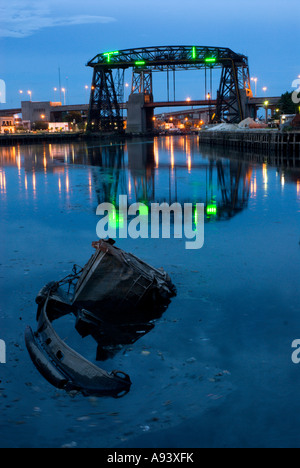 Versunkene alte Schiff in der Riachuelo in "La Boca", Ciudad de Buenos Aires, Argentinien Stockfoto