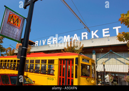 Wagen im Fluss Marktviertel beliebte Urlaubsregion in Little Rock Arkansas Stockfoto