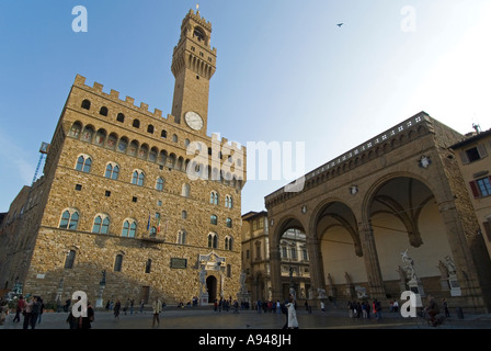 Horizontalen Weitwinkel des Palazzo Vecchio vor blauem Himmel. Stockfoto