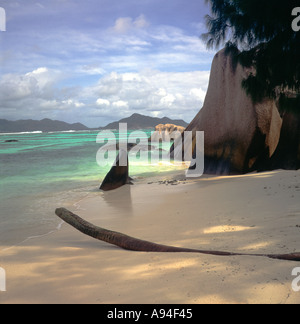Granitfelsen geprägt durch das Meer Pointe Source d Argent La Digue SeychellesI Ndian Ozean Stockfoto