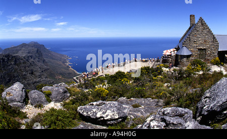 Ein Restaurant und Anzeigebereich oben auf den Tafelberg in Kapstadt Western Cape Südafrika Stockfoto