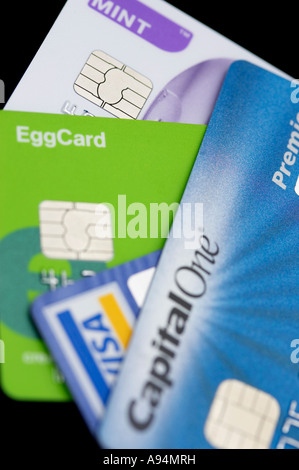 Sammlung von Kreditkarten mit Chip und Pin-Sicherheits-Chip sichtbar Stockfoto