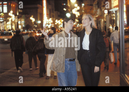 paar am St Catherine Street Montreal Stockfoto