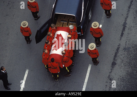 Sarg und der Leichenwagen am Staatsbegräbnis für Pierre Trudeau Montreal Kanada Stockfoto