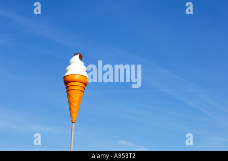 Kunststoff Eis in der Luft gegen den blauen Himmel Stockfoto