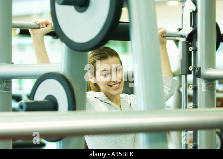 Frau Gewichtheben Stockfoto