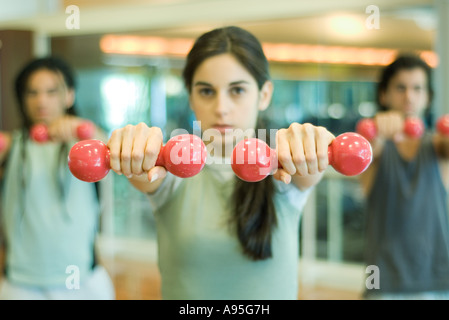 Übung zur Vorlesung mit Hanteln trainieren Stockfoto