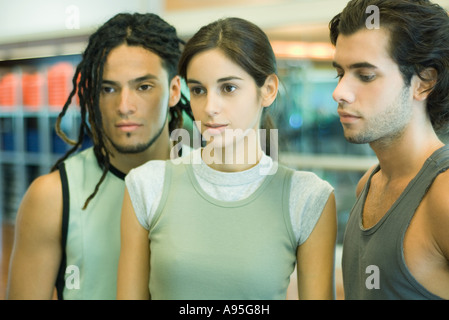 Drei junge Erwachsene in Ausübung Kleidung, Porträt Stockfoto