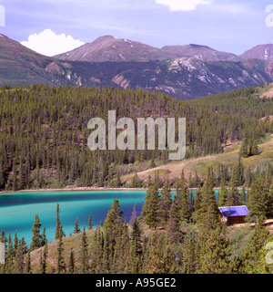 Emerald Lake, Yukon-Territorium, YT, Kanada - malerische Landschaft in der Nähe von Carcross entlang South Klondike Highway 2 Stockfoto