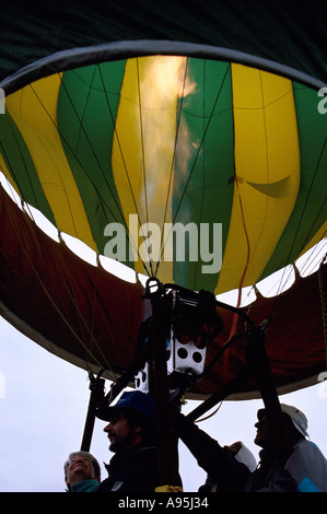 Fahrt mit dem Heißluftballon beim Festival in der Nähe von Armstrong, North Thompson Okanagan Region, BC, Britisch-Kolumbien, Kanada Stockfoto