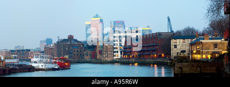 2007 River Thames Panoramen London England UK. Blick von Canary Wharf Rotherhithe SE16 Südseite. Stockfoto