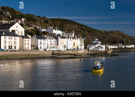 Angelboot/Fischerboot an der Hafenmole in Nord-Wales Aberdyfi Heimkehr Stockfoto