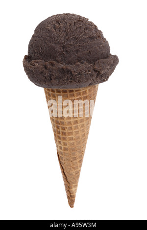 Schokoladen-Eiscreme-Kegel Ausschneiden auf weißem Hintergrund Stockfoto