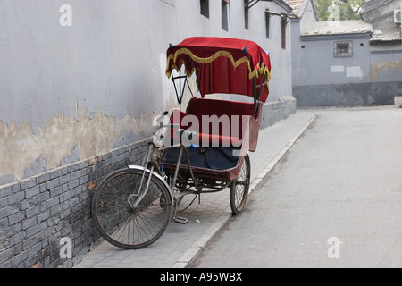 Fahrradrikscha geparkt in Peking Hutong Lane Stockfoto