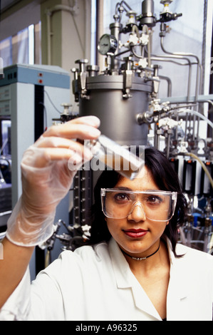 Studenten im Labor experimentieren Stockfoto