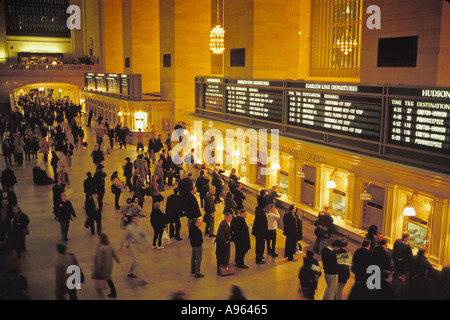 Grand Central Station Pendler warten In der Schlange nach Kauf Tickets Great Hall New York New York Stockfoto