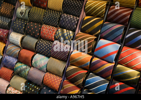 Mens Fashion Hals bindet im Kaufhaus Fenster Jermyn Street St James Central London England HOMER SYKES Stockfoto