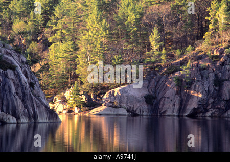 Abendlicht am Lake George im Killarney Provincial Park, Ontario, Kanada. Stockfoto