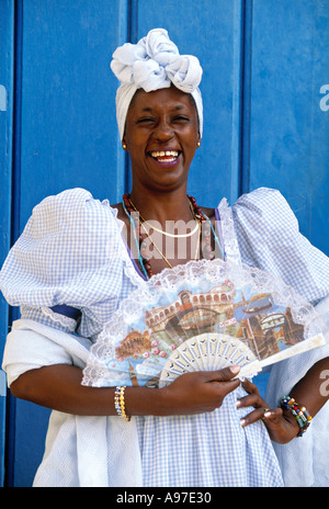 Frau in traditioneller weißer Kleidung Kuba Karibik Stockfoto