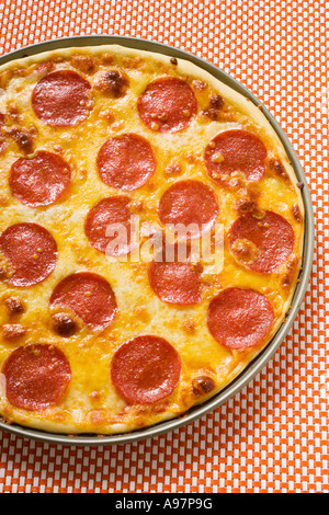 Salami und Käse Pizza FoodCollection Stockfoto