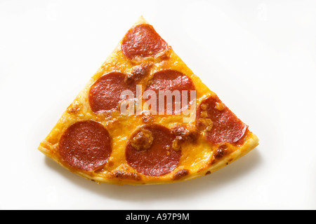 Stück Salami und Käse Pizza FoodCollection Stockfoto