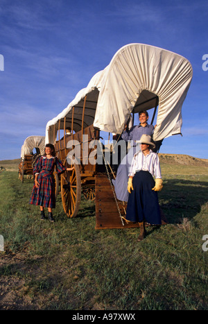 CONESTOGA WAGEN UND LEBENDIGE GESCHICHTE DOLMETSCHER ENTLANG DES OREGON TRAILS. CASPER, WYOMING. Stockfoto